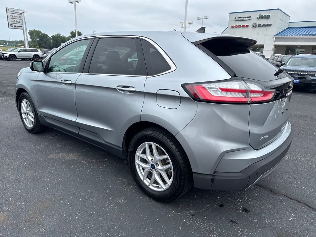 2022 Ford Edge SEL photo 3