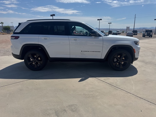 2025 Jeep Grand Cherokee Limited photo 4