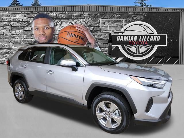 2025 Toyota RAV4 XLE's photo