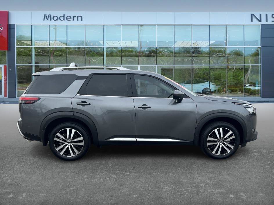2024 Nissan Pathfinder Platinum photo 4