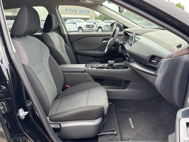 2023 Nissan Rogue SV photo 20