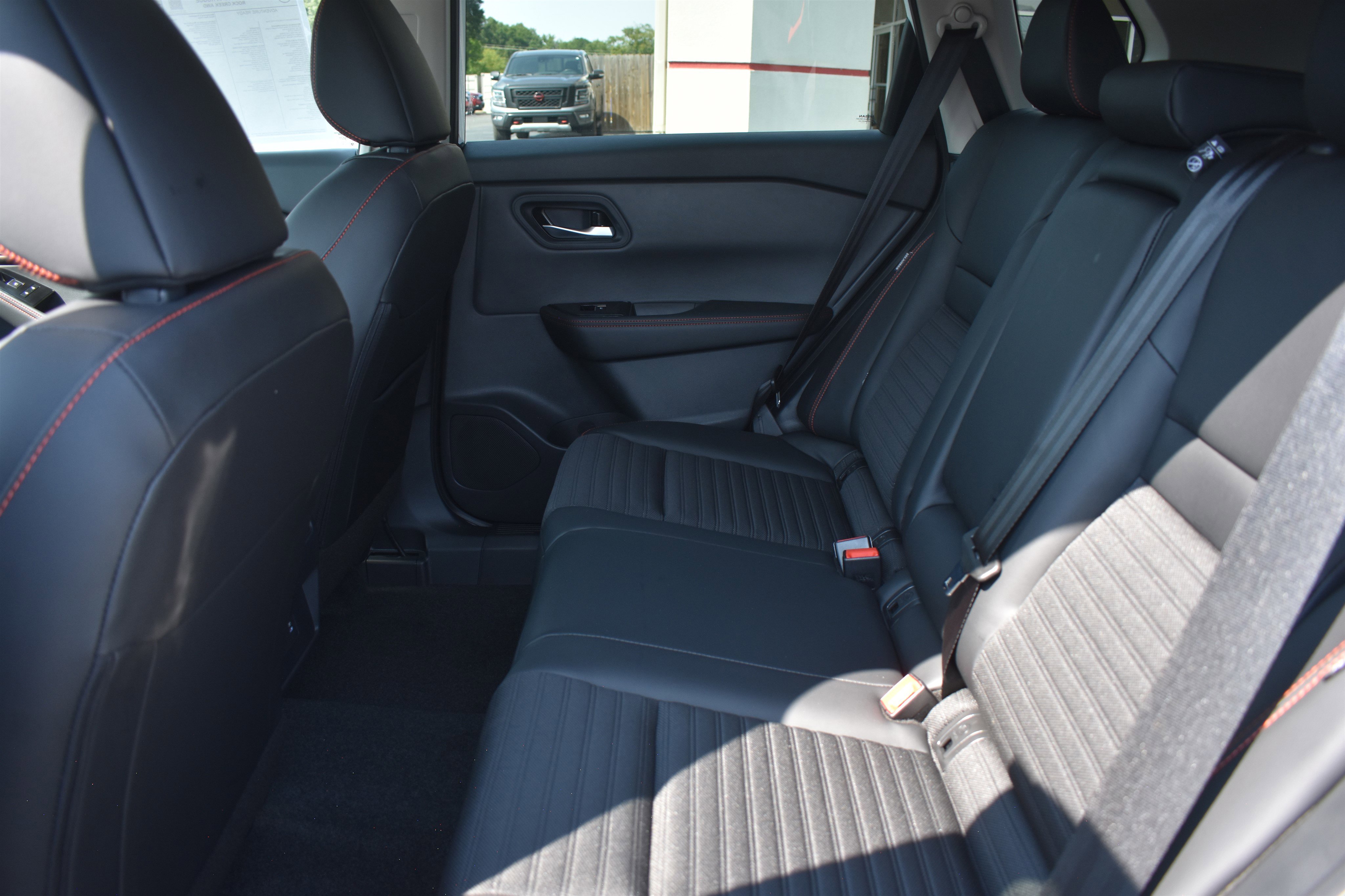 2026 Nissan Rogue SV photo 4