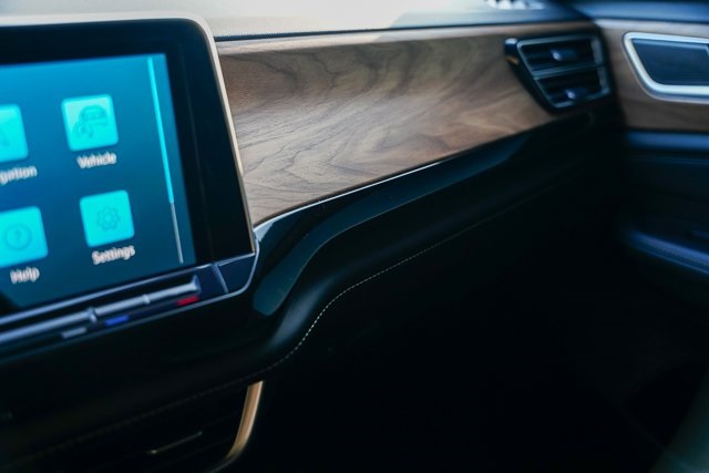 2024 Volkswagen Atlas SE Technology photo 18