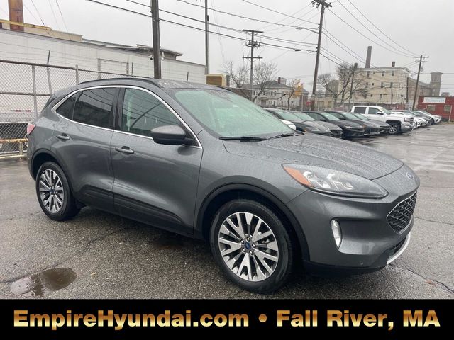 2022 Ford Escape Titanium photo 2