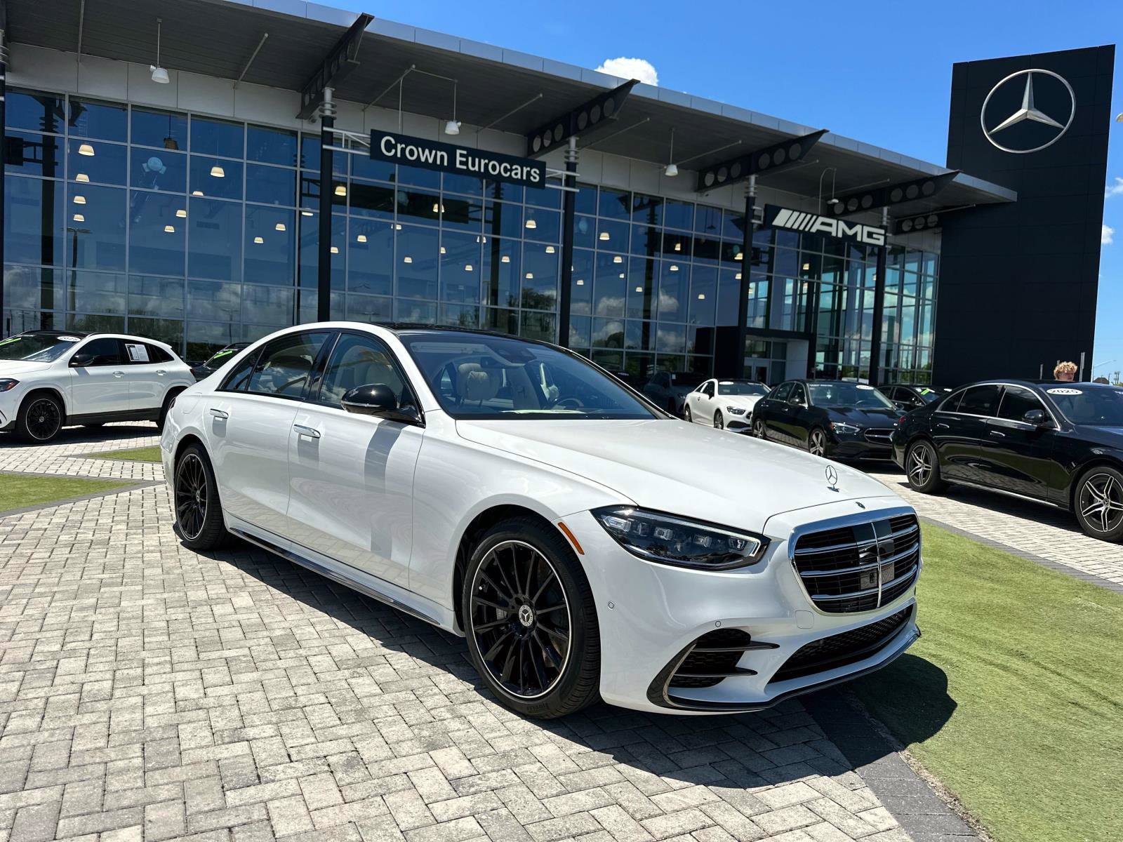 2025 Mercedes Benz S 580 4MATIC photo 2