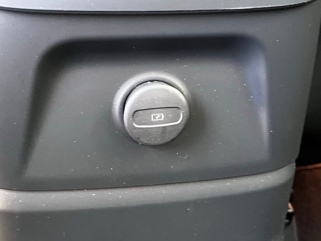 2023 Volvo XC60 Recharge Hybrid Ultimate photo 14