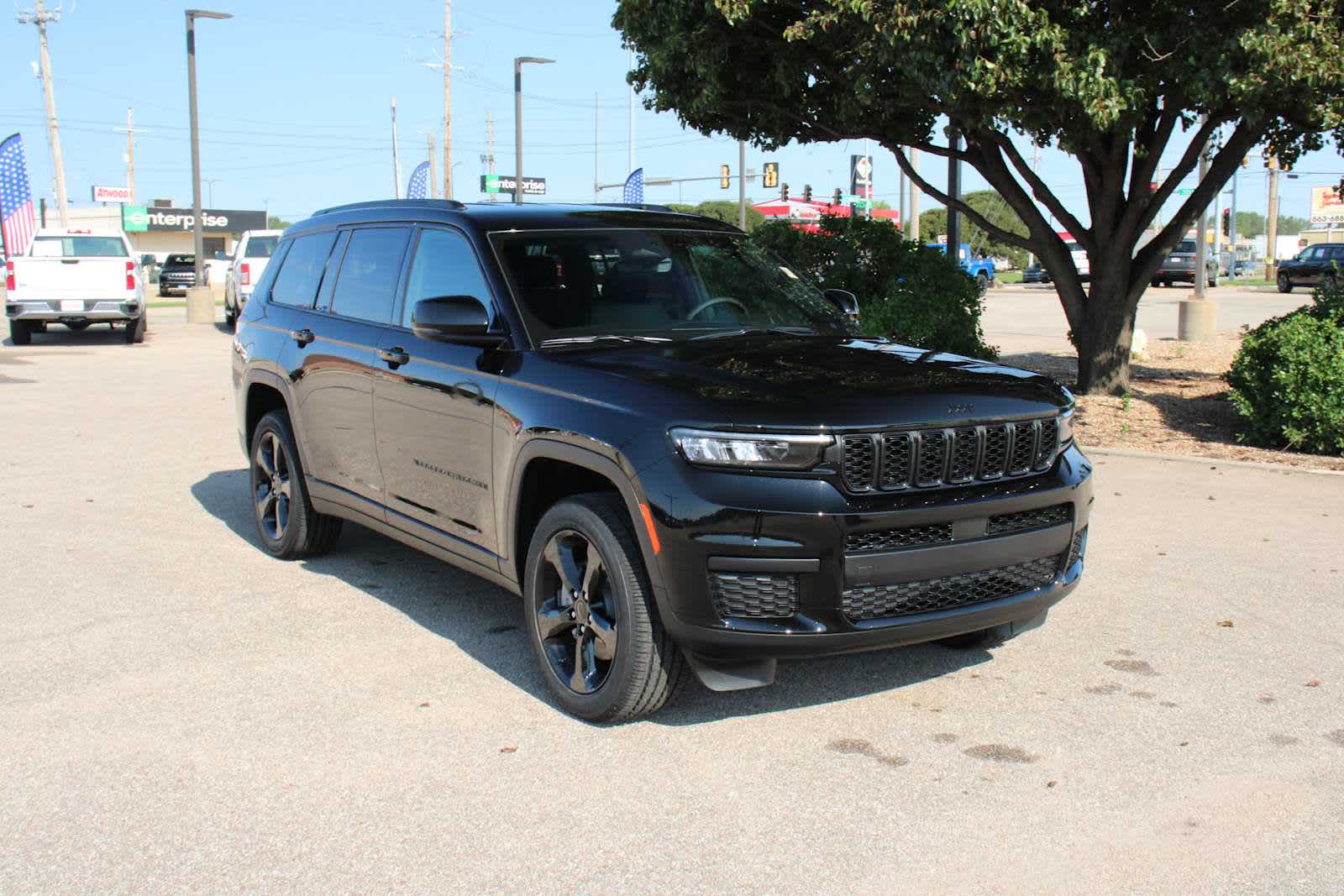 2025 Jeep Grand Cherokee Laredo Altitude photo 2