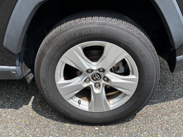 2021 Toyota RAV4 XLE photo 11