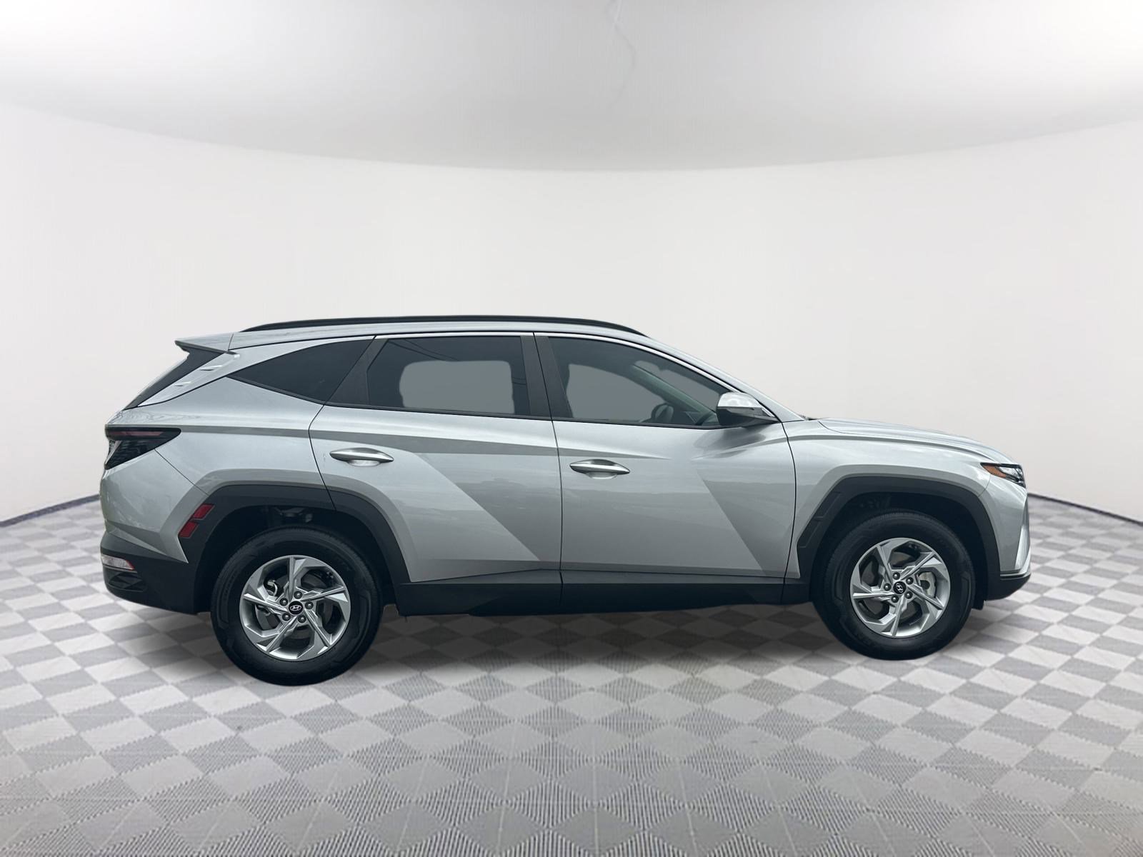 2023 Hyundai Tucson SEL photo 2