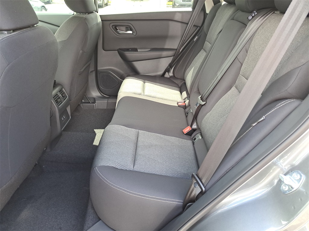 2026 Nissan Rogue SV photo 12