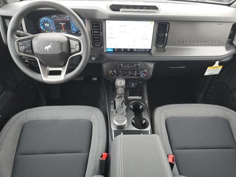 2025 Ford Bronco Base photo 5