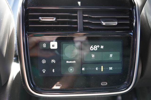 2023 Rivian R1S Adventure photo 19