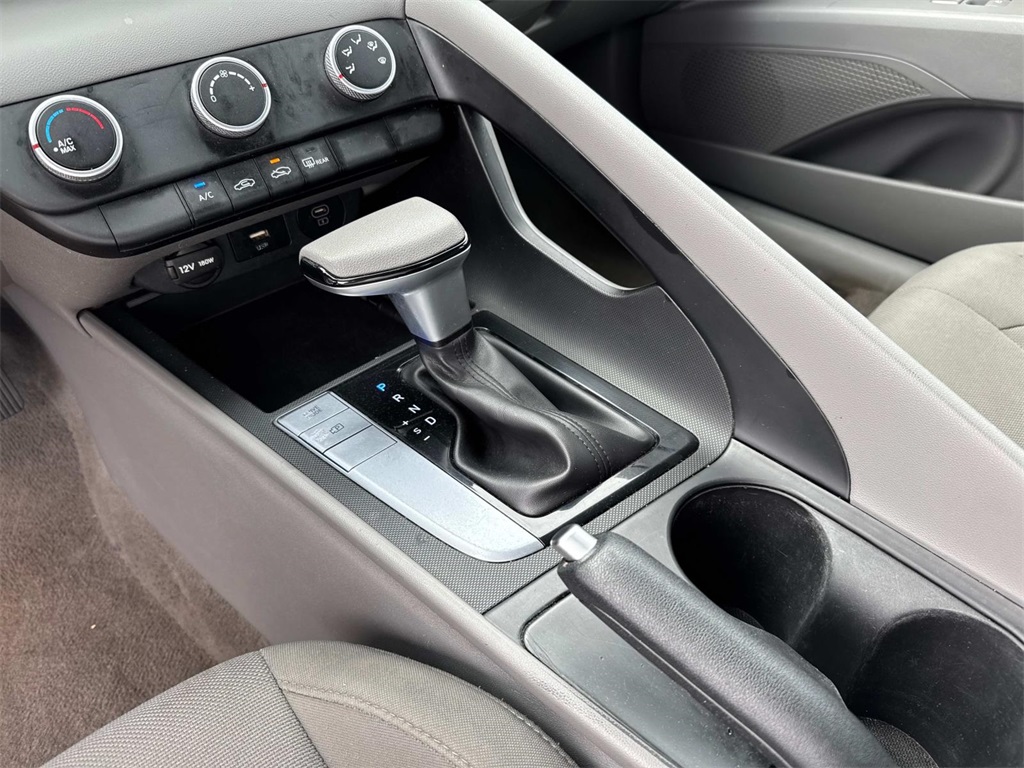 2024 Hyundai Elantra SE photo 22