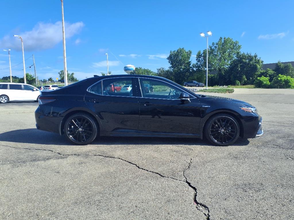 2021 Toyota Camry Hybrid XSE photo 2