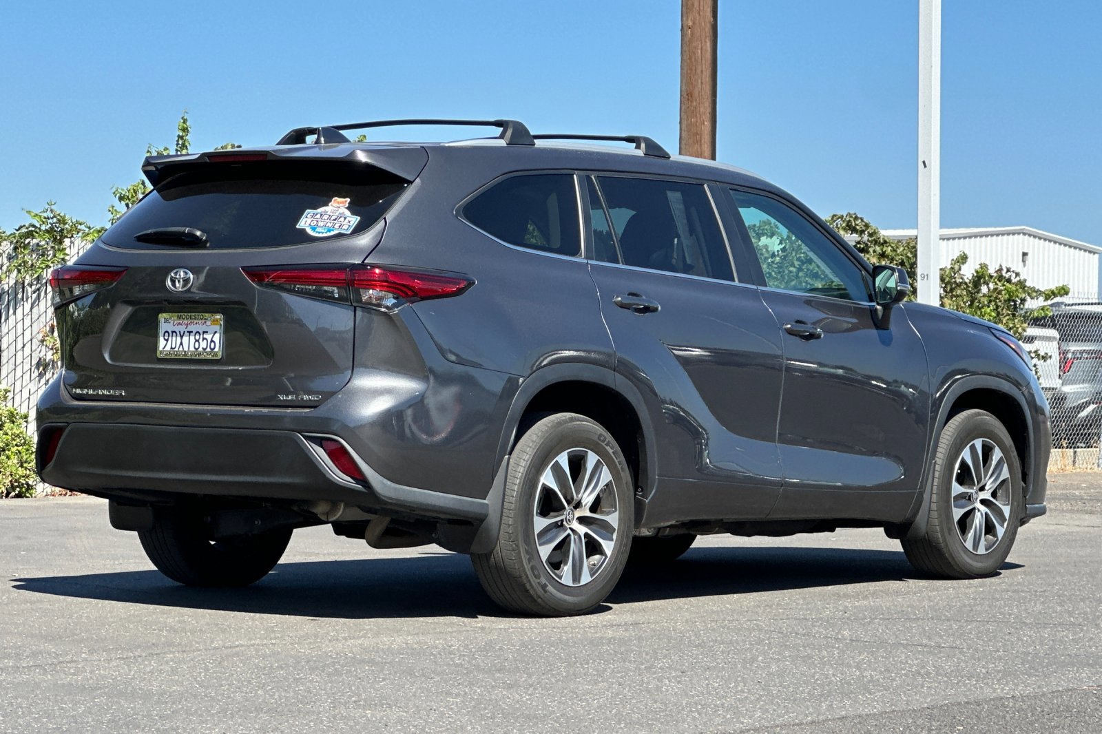 2023 Toyota Highlander L photo 2