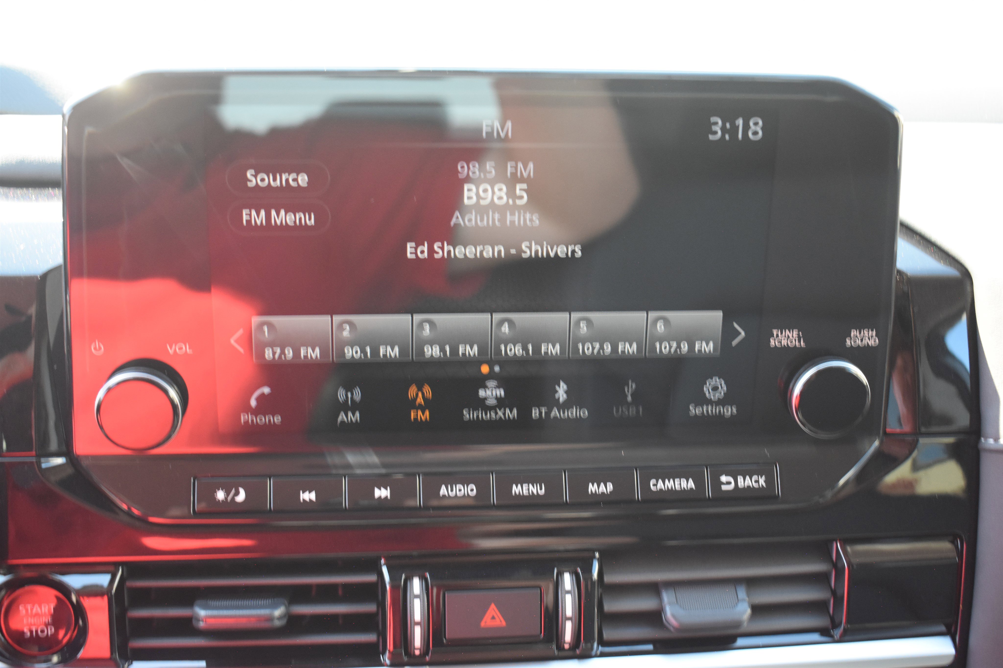 2025 Nissan Pathfinder SL photo 12