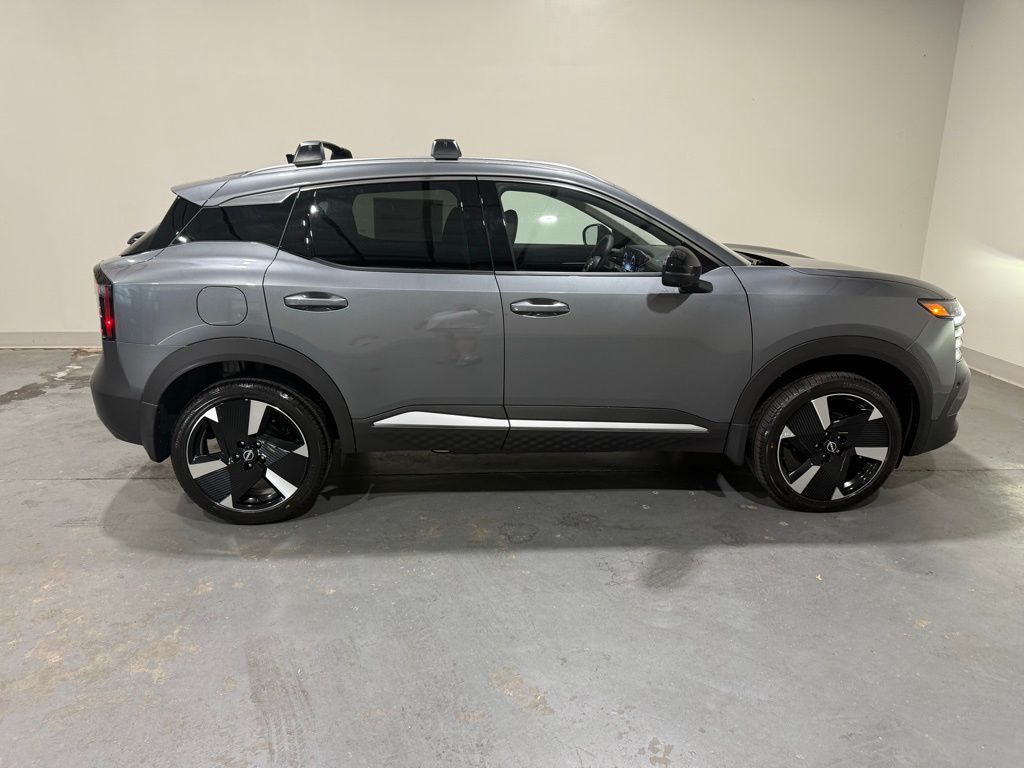 2026 Nissan Kicks SR photo 8
