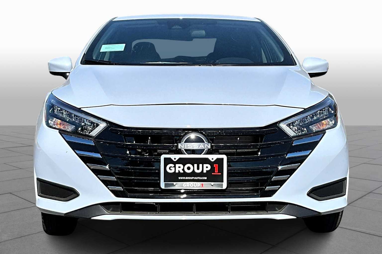 2025 Nissan Versa SV photo 3
