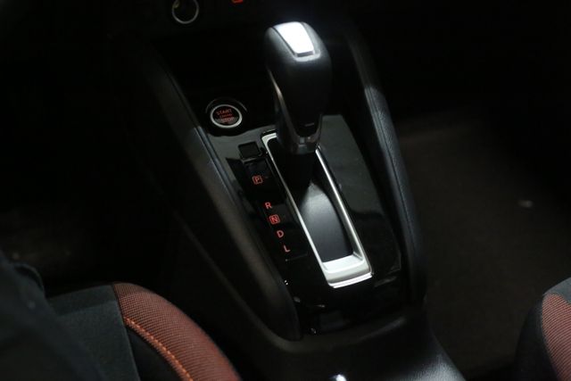 2025 Nissan Versa SR photo 14