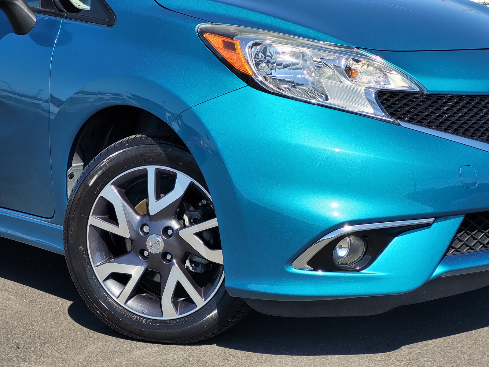 2015 Nissan Versa Note SR photo 3