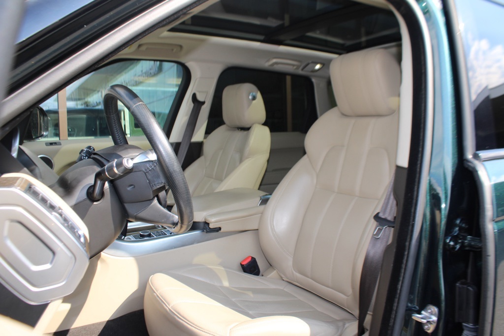 2017 Land Rover Range Rover Sport HSE photo 5