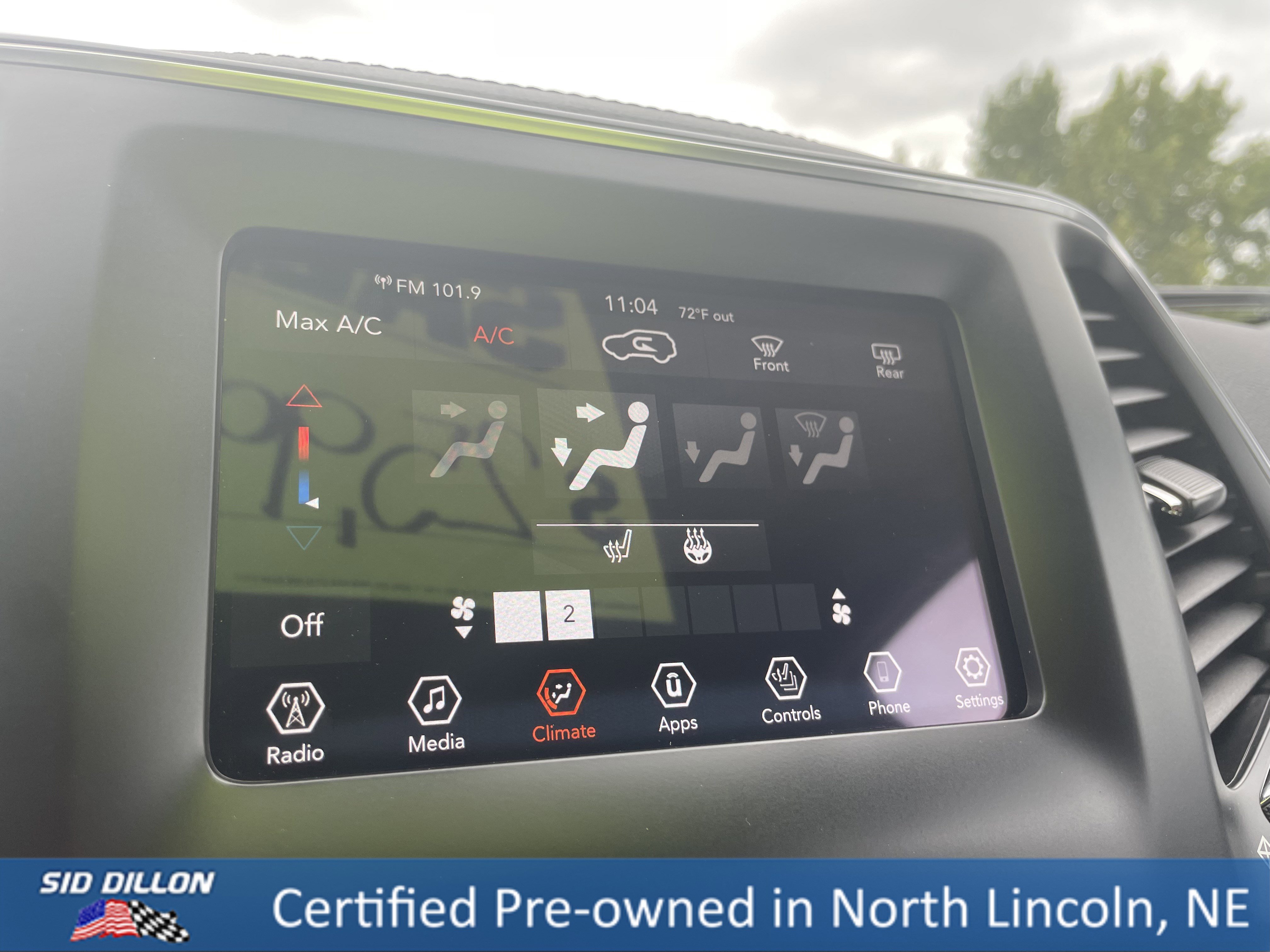 2021 Jeep Cherokee Latitude Lux photo 2