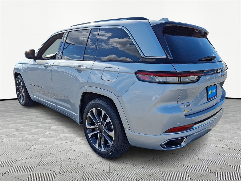 2022 Jeep Grand Cherokee Overland photo 2