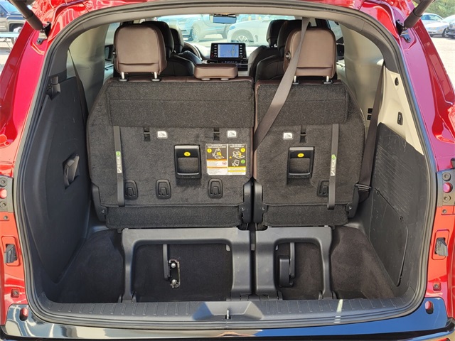 2023 Toyota Sienna Platinum photo 10