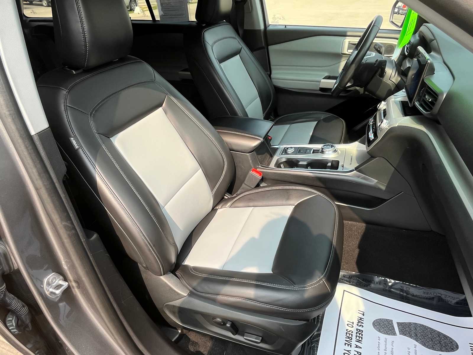 2023 Ford Explorer XLT photo 13