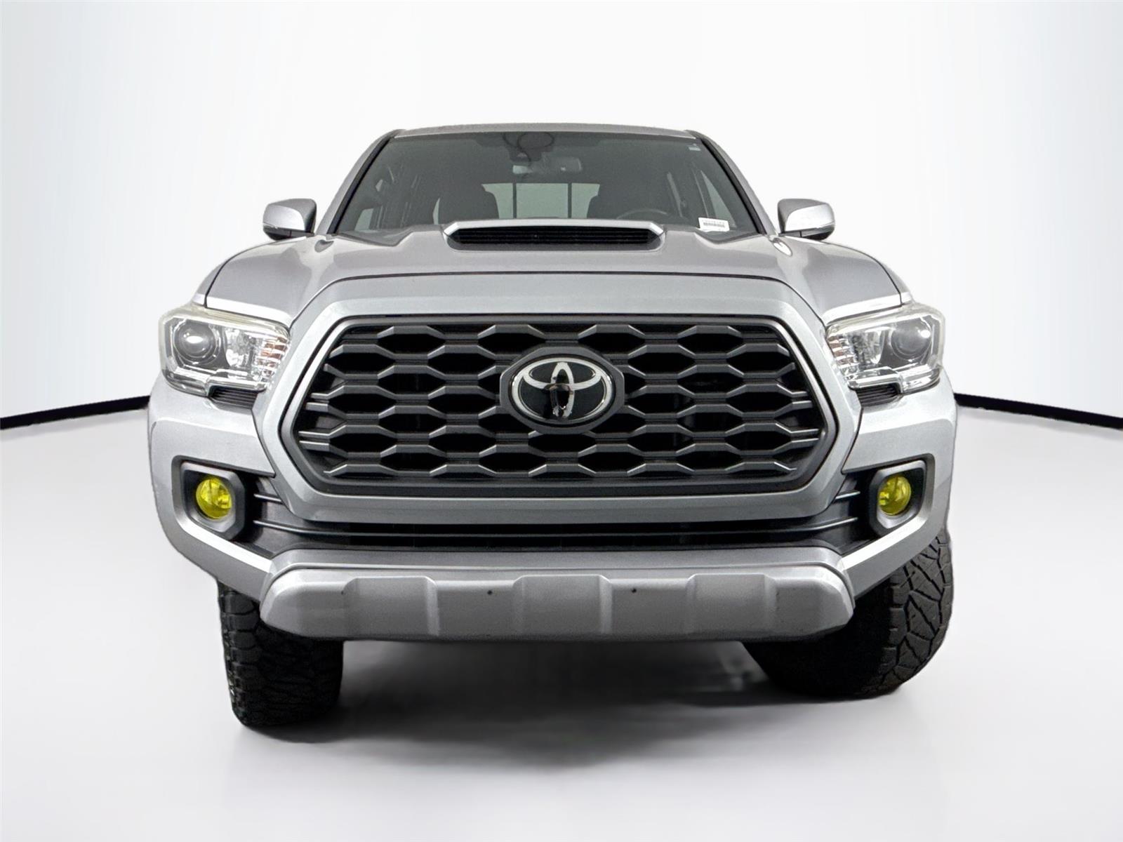 2020 Toyota Tacoma TRD Sport photo 2