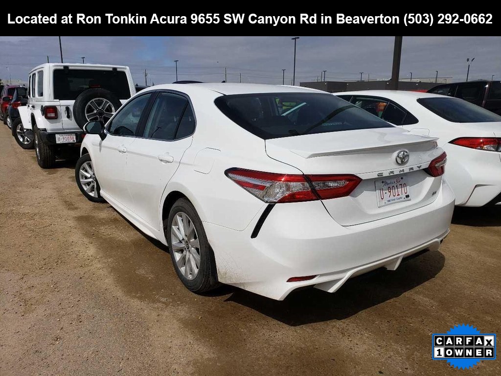 2020 Toyota Camry SE photo 4