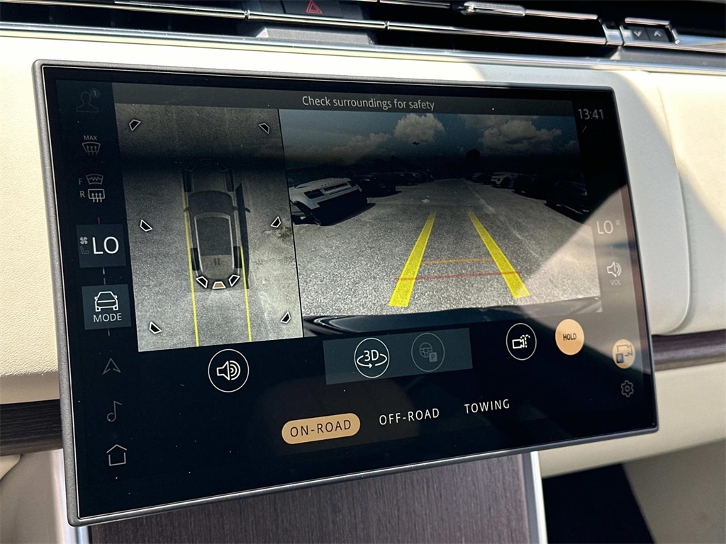 2025 Land Rover Range Rover SE photo 3