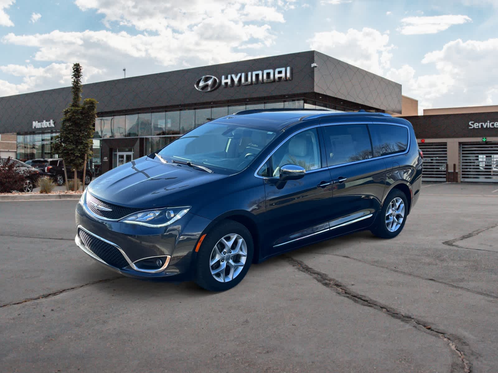 2020 Chrysler Pacifica Limited's photo