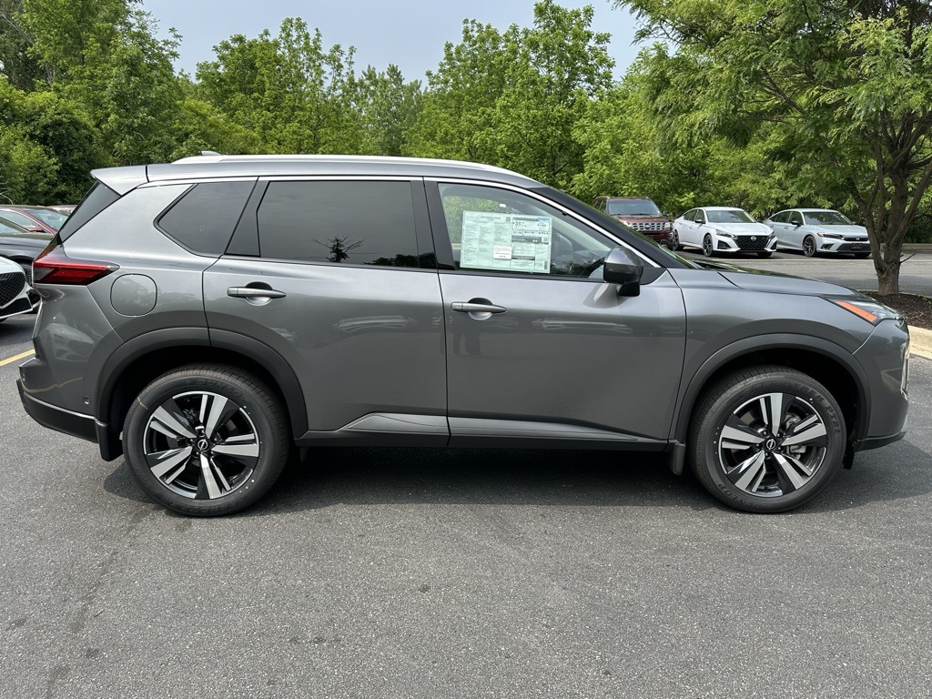 2025 Nissan Rogue SL photo 3