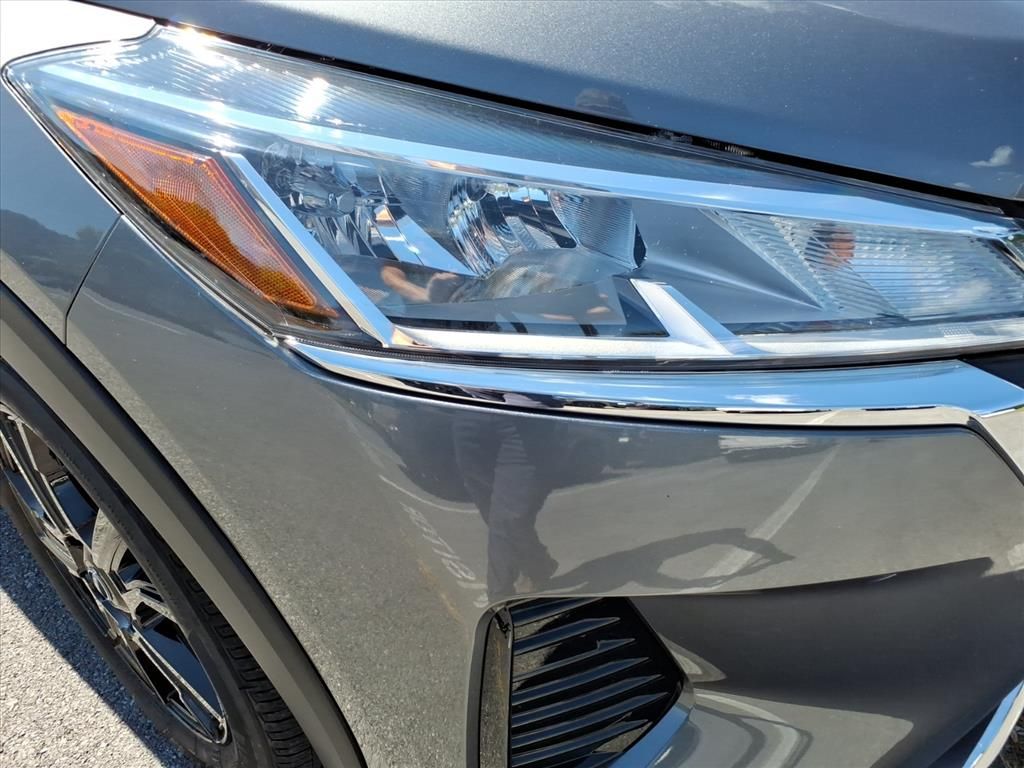 2024 Nissan Kicks SV photo 2