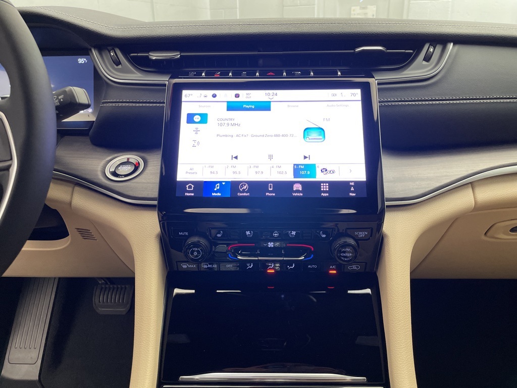 2025 Jeep Grand Cherokee Limited photo 8