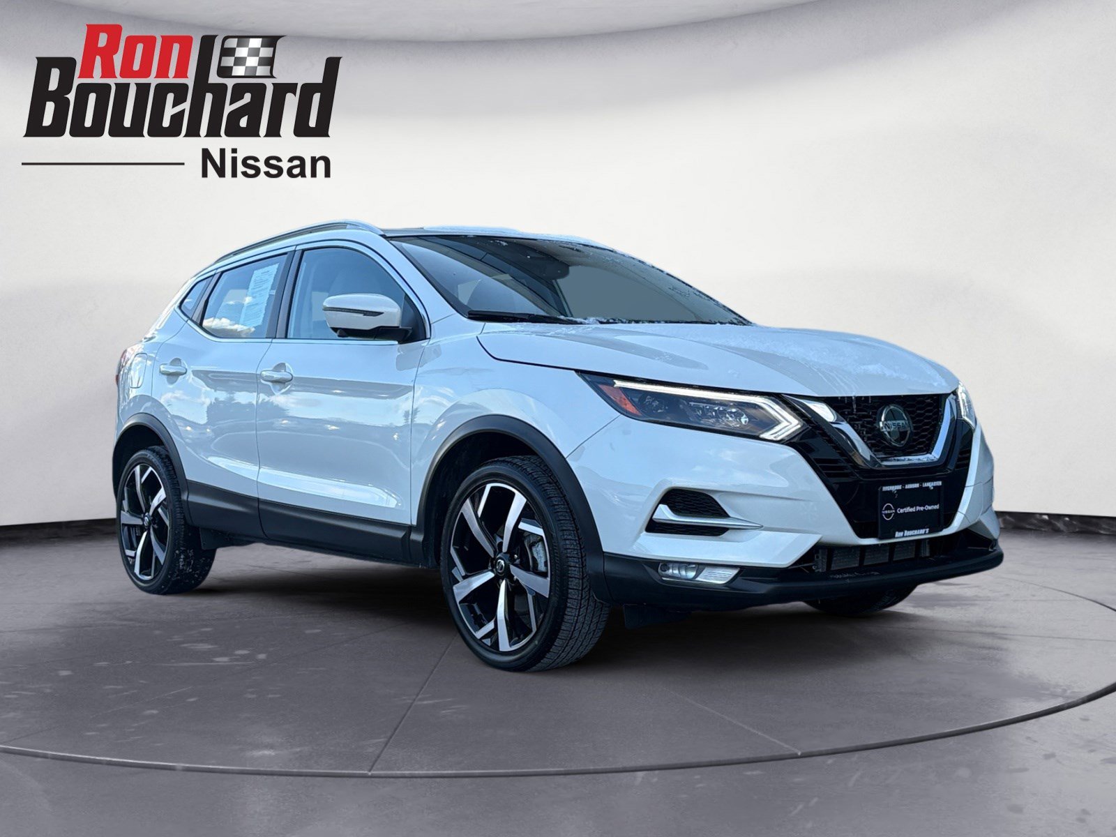 2022 Nissan Rogue Sport SL's photo