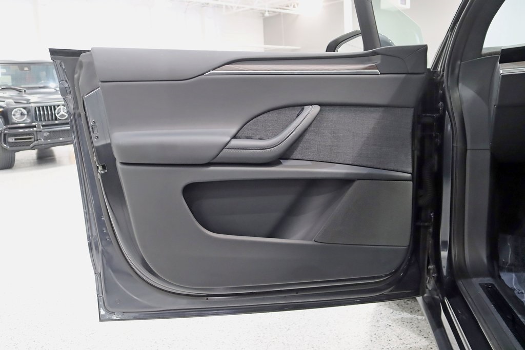 2025 Tesla Model X photo 27