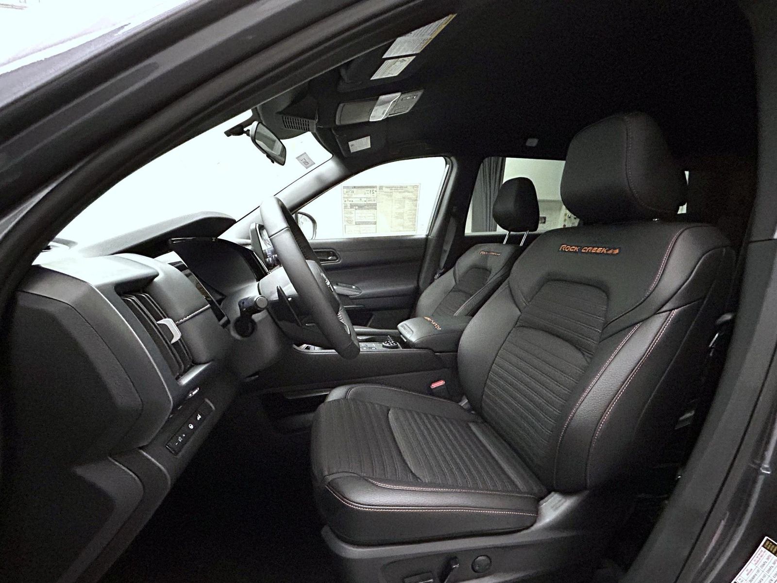 2025 Nissan Pathfinder SV photo 8