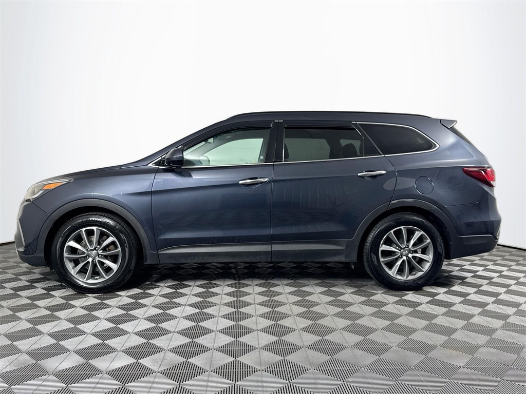 2017 Hyundai Santa Fe SE photo 2