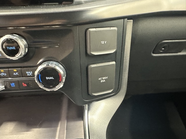 2025 Ford F-150 Platinum photo 28