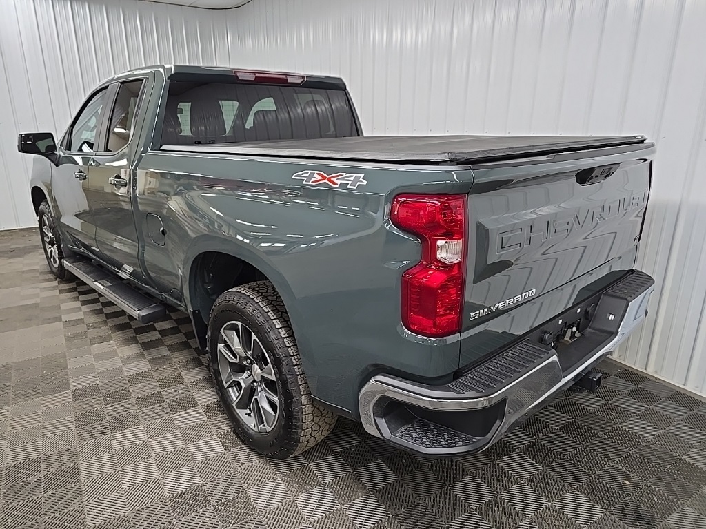 2025 Chevrolet Silverado 1500 LT photo 9