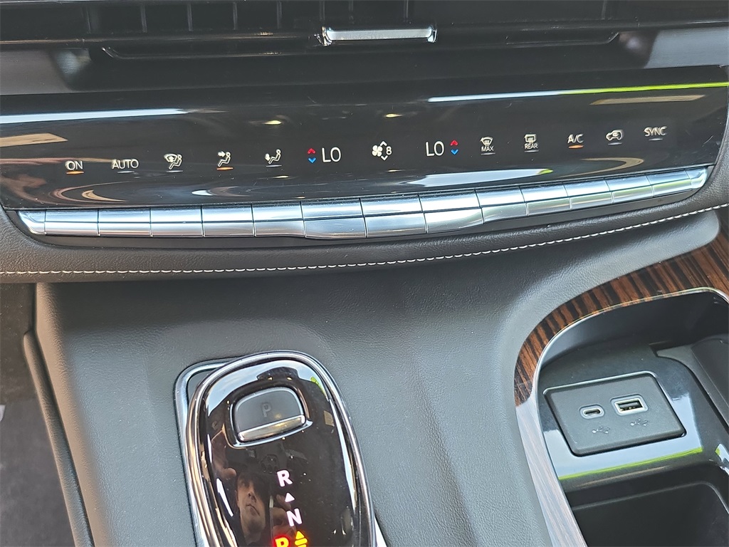 2022 Cadillac Escalade ESV Premium Luxury photo 25