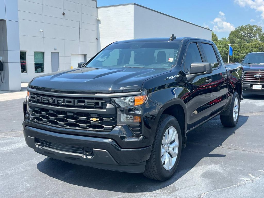 2022 Chevrolet Silverado 1500 Custom photo 3