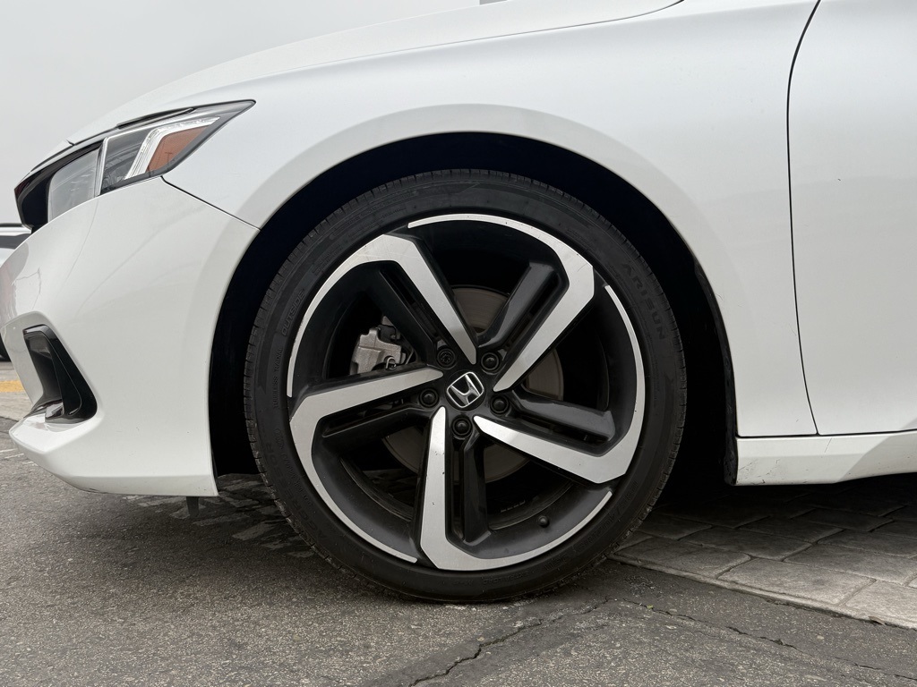 2022 Honda Accord Sport 2.0T photo 2