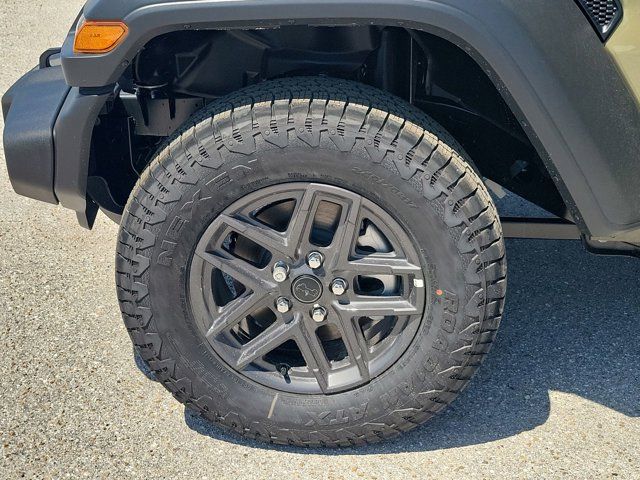 2025 Jeep Wrangler photo 16