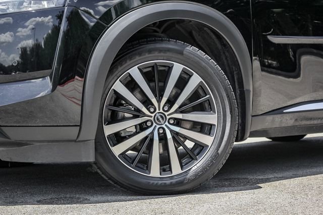 2023 Nissan Pathfinder Platinum photo 2