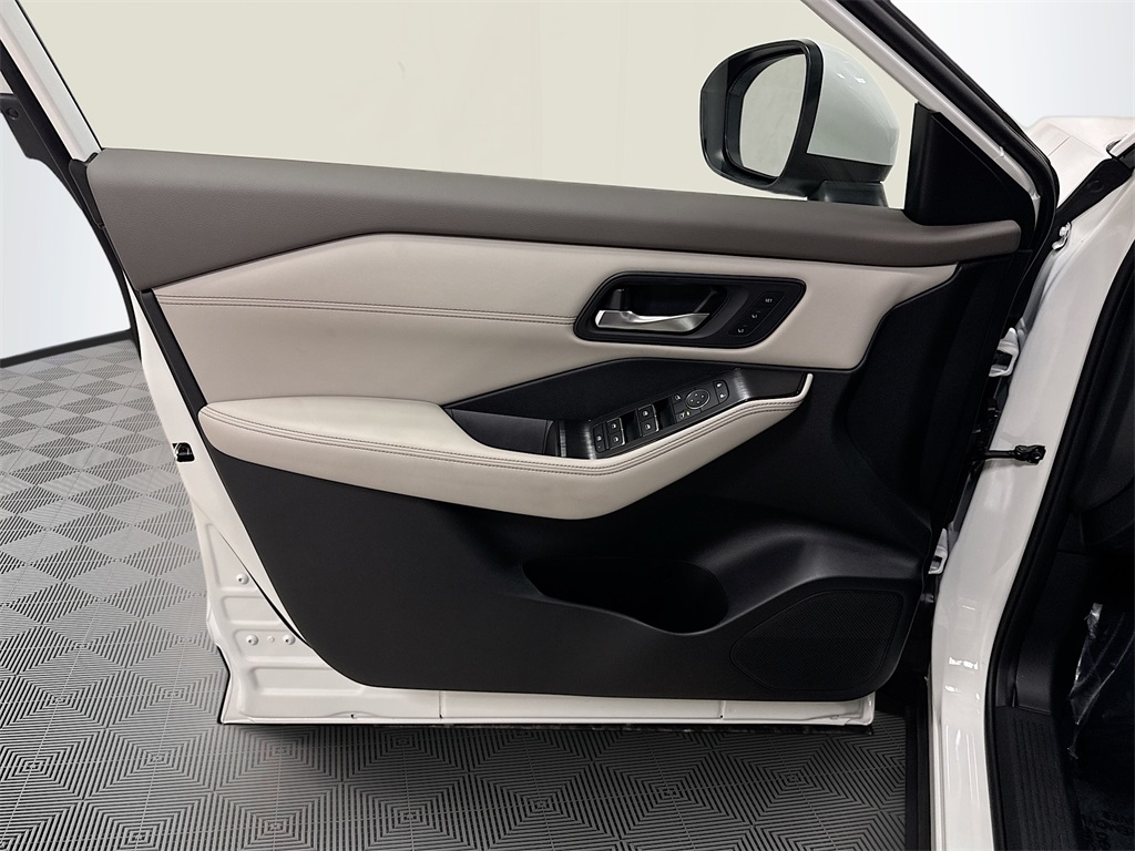 2025 Nissan Rogue SL photo 21