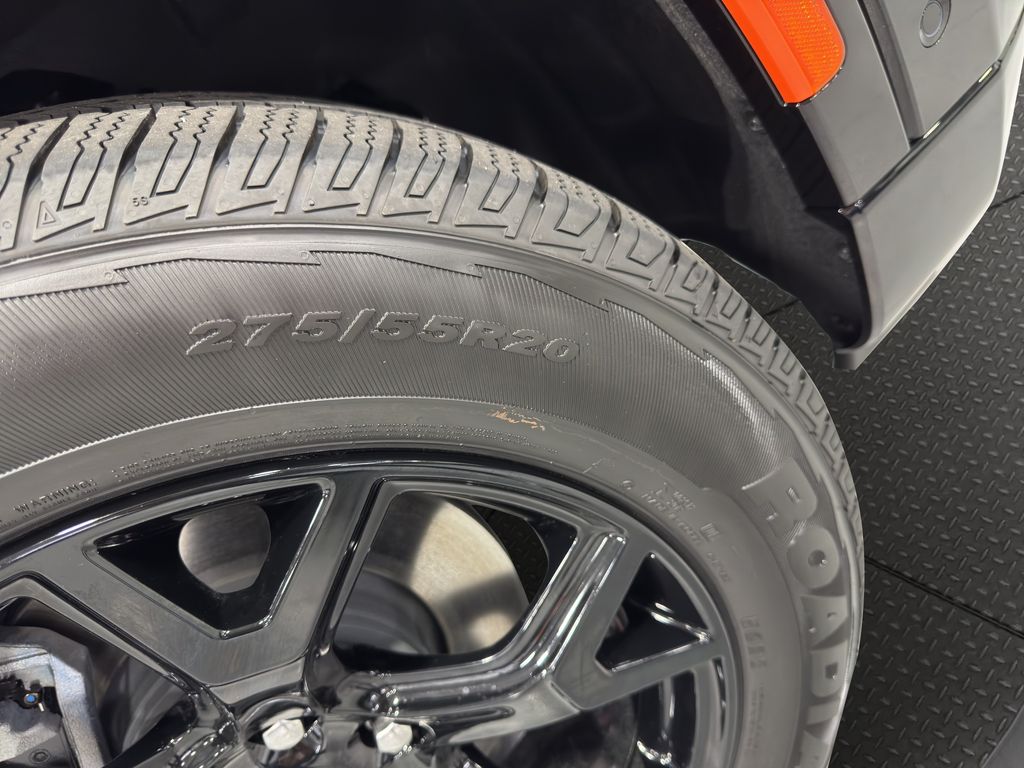 2025 Jeep Wagoneer Series II Carbide photo 11