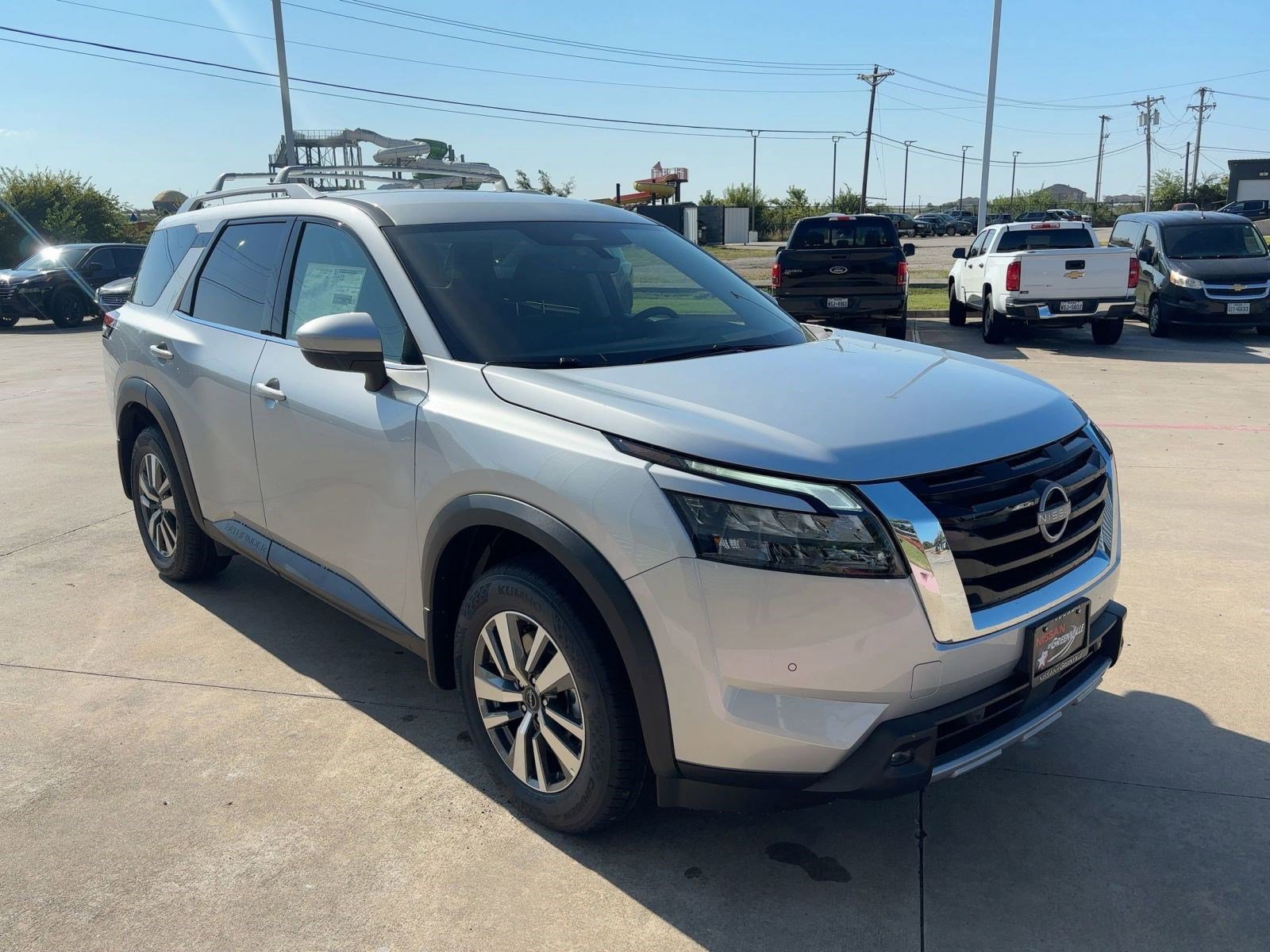 2025 Nissan Pathfinder SL photo 7